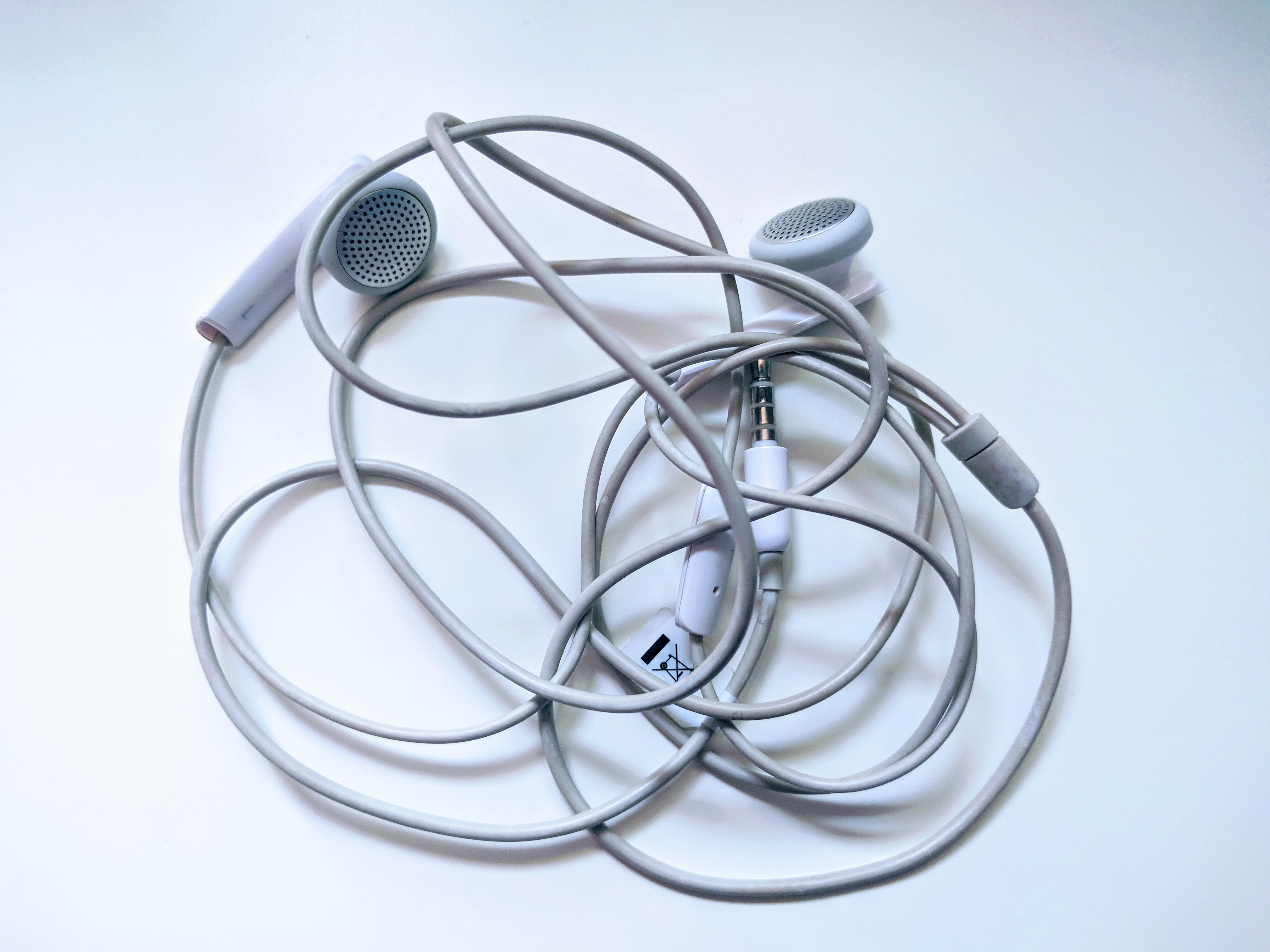 Tangled Headphones gadgetstate.tech